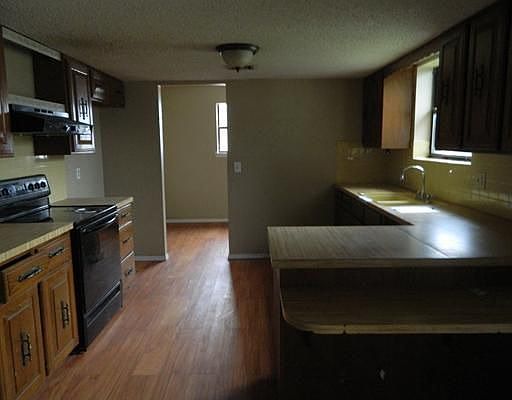 5th image of 2717 W Magnolia St