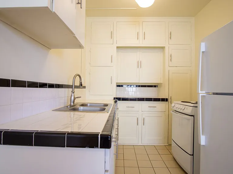 1944 NW Johnson St #301 — Photo 10