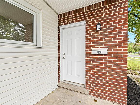 3rd image of 19420 Beaverland St