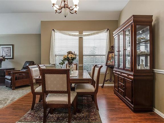 5th image of 2429 Loch Haven Ct