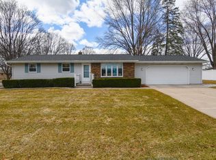 1735 Wedgewood Dr, Green Bay, WI 54303