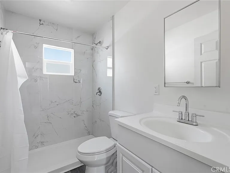 702 Walnut St #5 — Photo 6