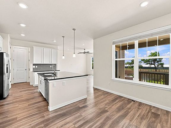 4th image of 702 W 176th Ave