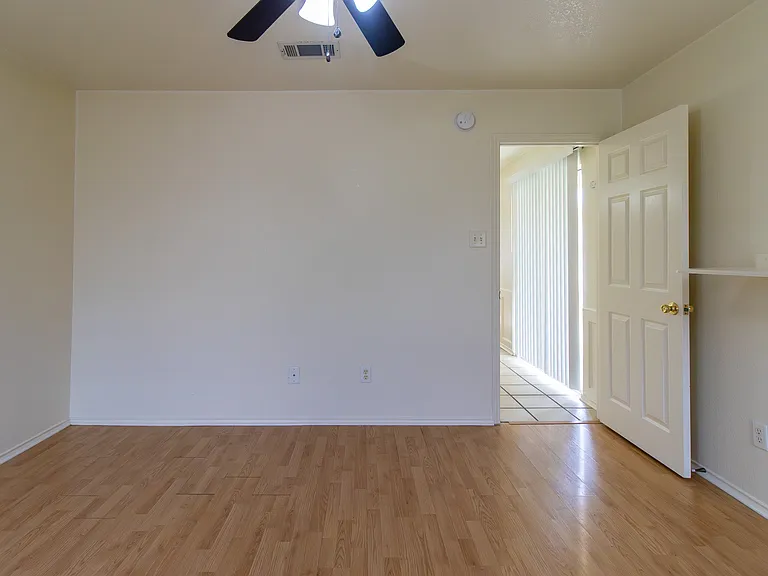 1203 Fox Creek Dr — Photo 13
