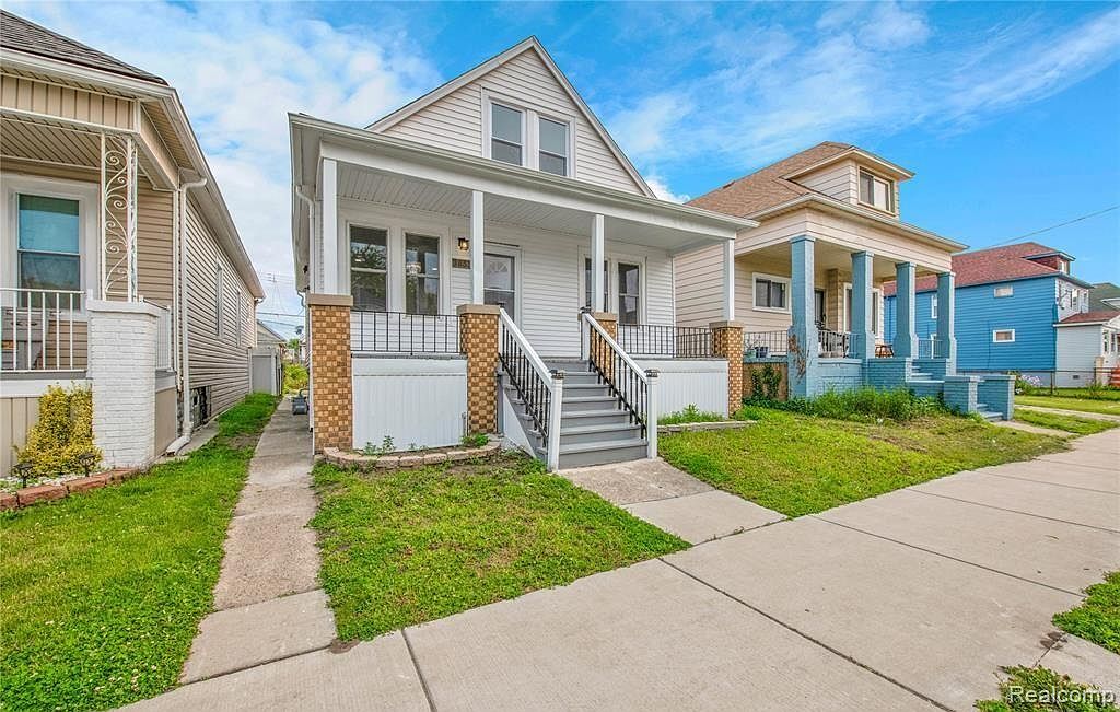 3851 Fredro St, Hamtramck, MI 48212
