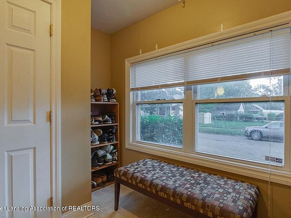 2nd image of 824 Riverview Ave