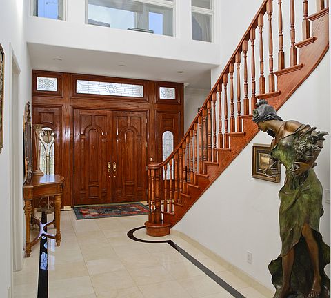 4th image of 661 Lachman Ln