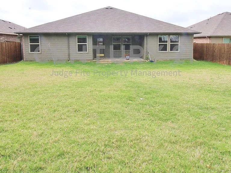 1449 Bennett Dr — Photo 11