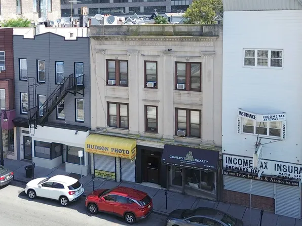 576 Newark Avenue image 2 of 15