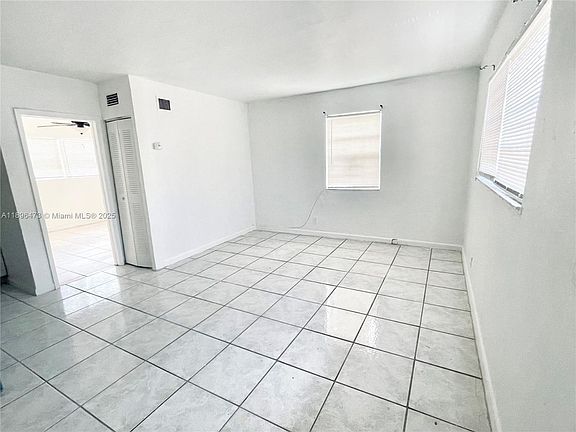 4th image of 825 NW 9th St Unit 825