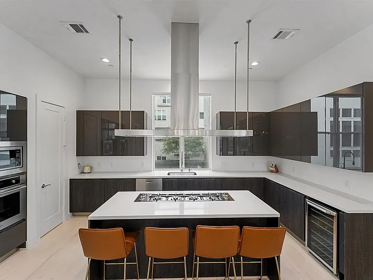 5854 E Post Oak Ln — Photo 3