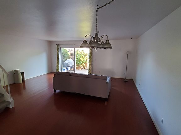 4th image of 387 Cannon Green Dr APT C