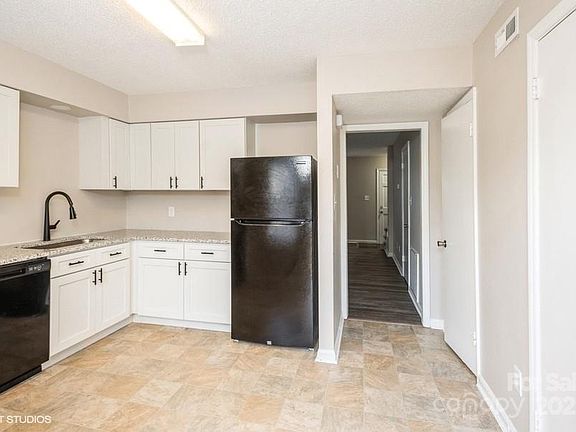 4th image of 4762 Old Lantern Way
