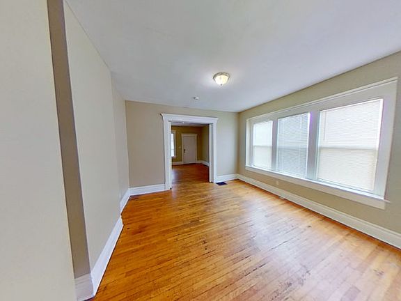 3rd image of 305-307 E 19th Ave