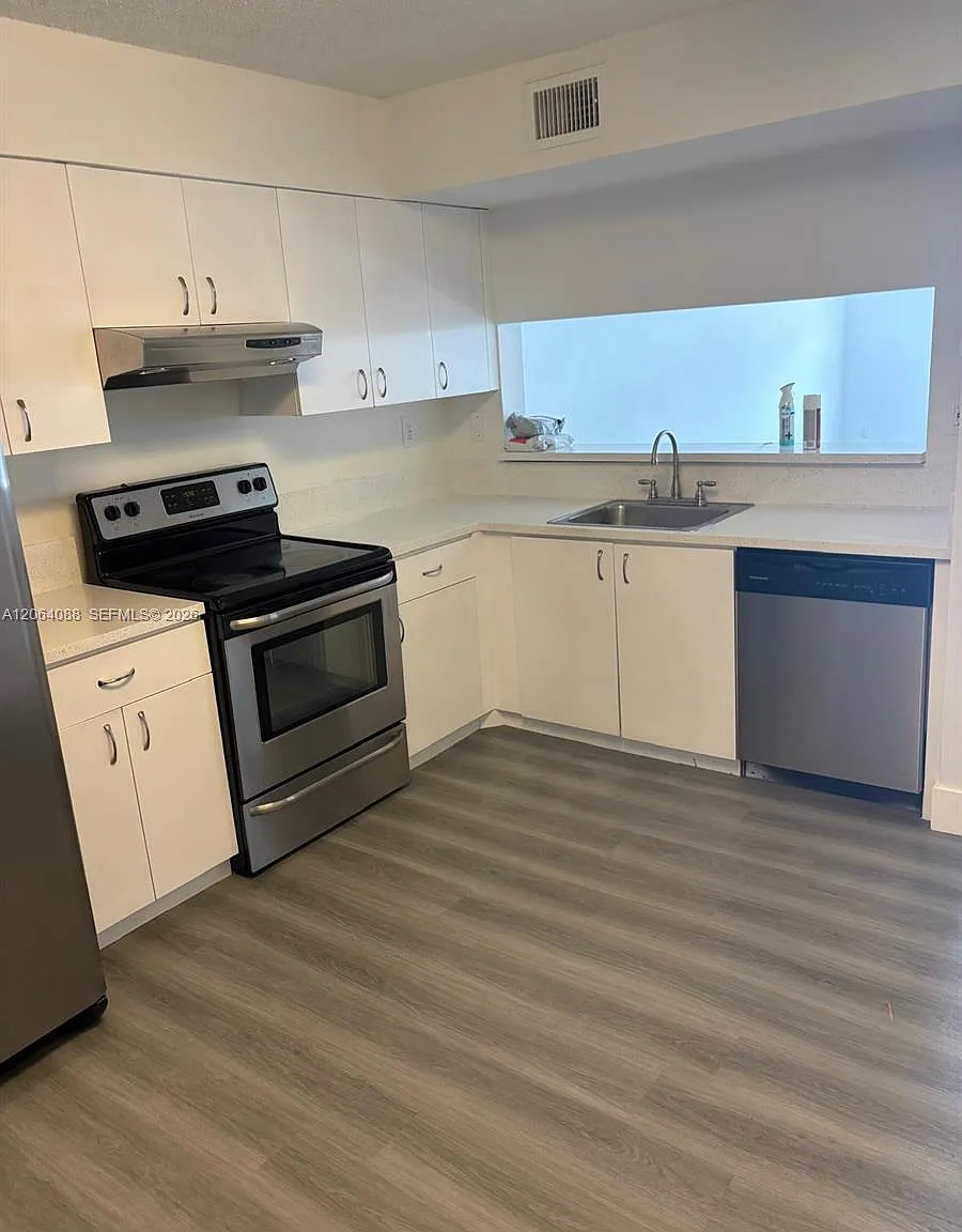 Waterview Condo — Photo 1