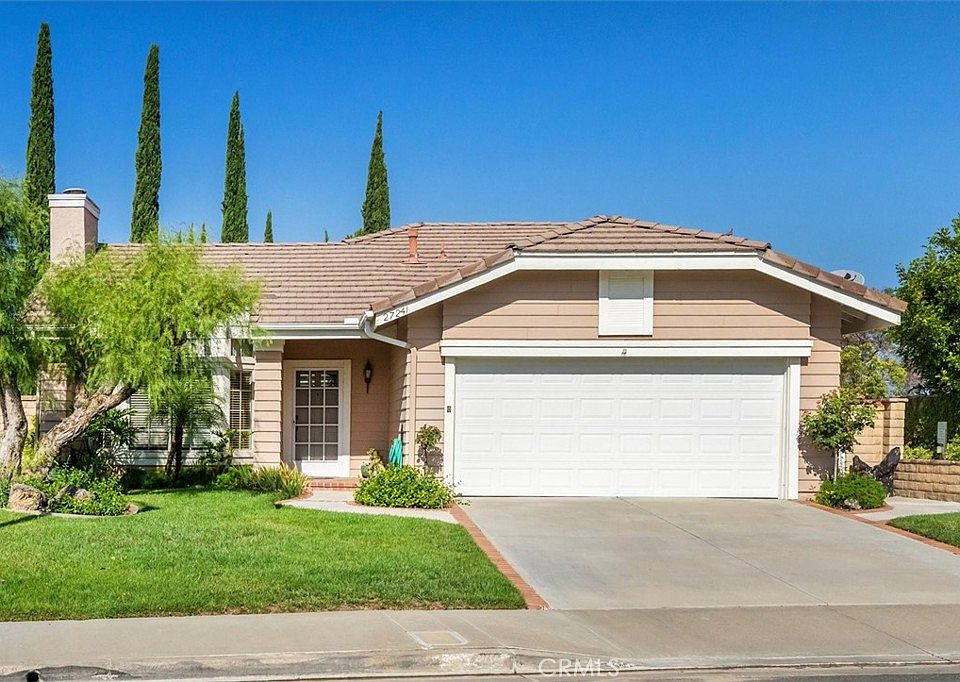 1st image of 27241 Rosemont Ln