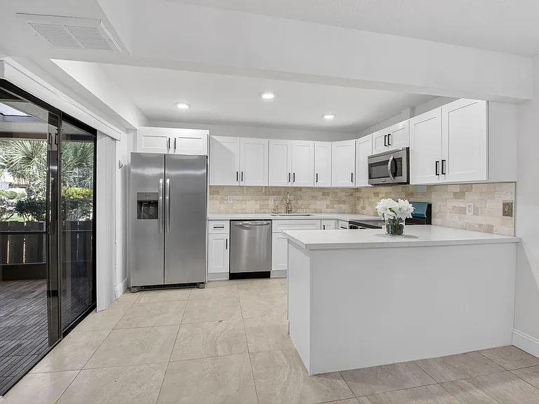 717 NW 29th Ave #B — Photo 1