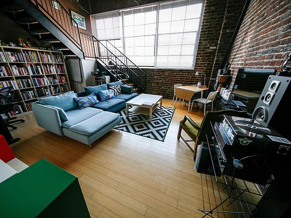 3rd image of 1011 W Marshall St #106