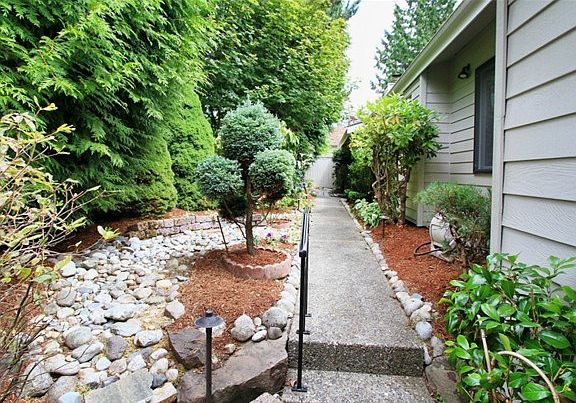2nd image of 15800 Village Green Dr Unit 39
