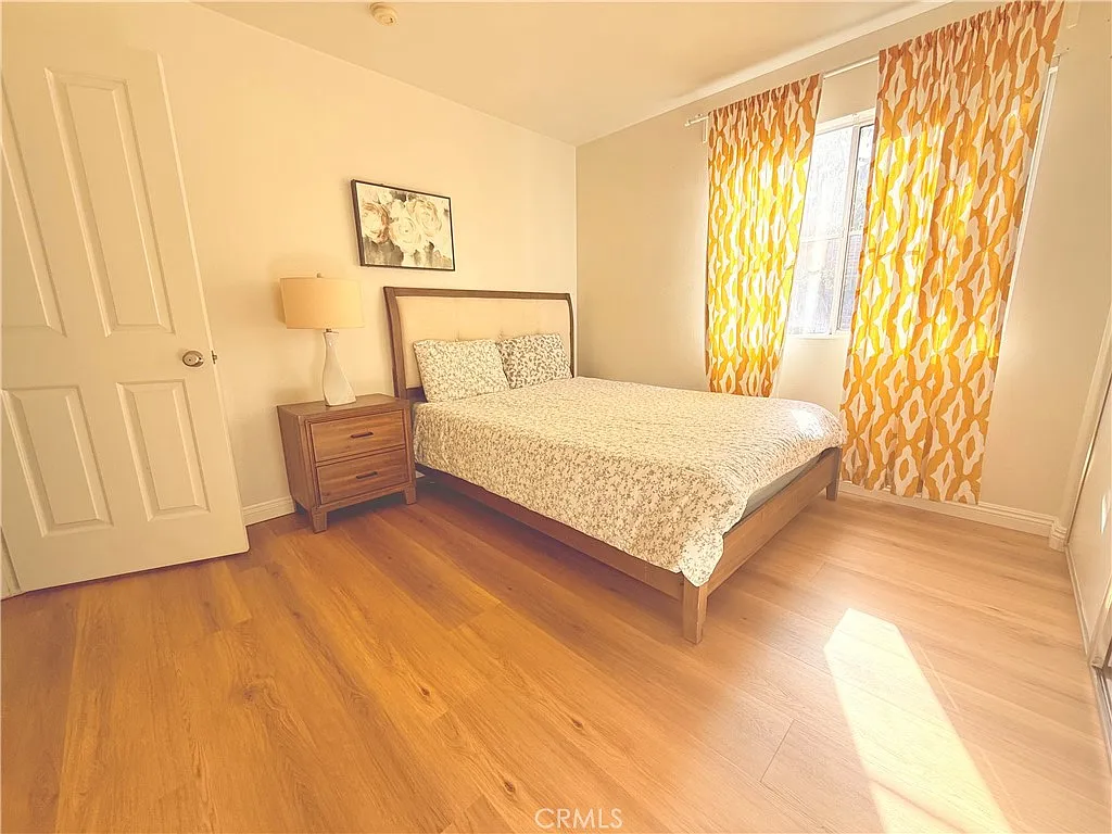 3 bed, 2.5 bath, 1194 sqft, $4,900 — Photo 3