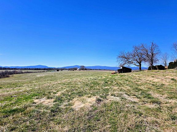 2nd image of 20 Fredericksburg Rd