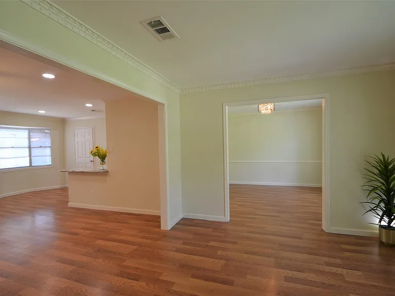 12711 Westleigh Dr — Photo 4