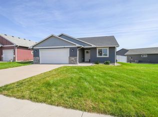 422 Thelma Ave, Harrisburg, SD 57032