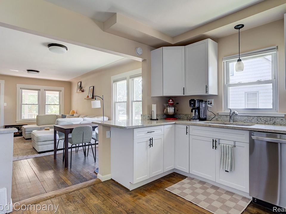 215 E Hazelhurst St, photo 16