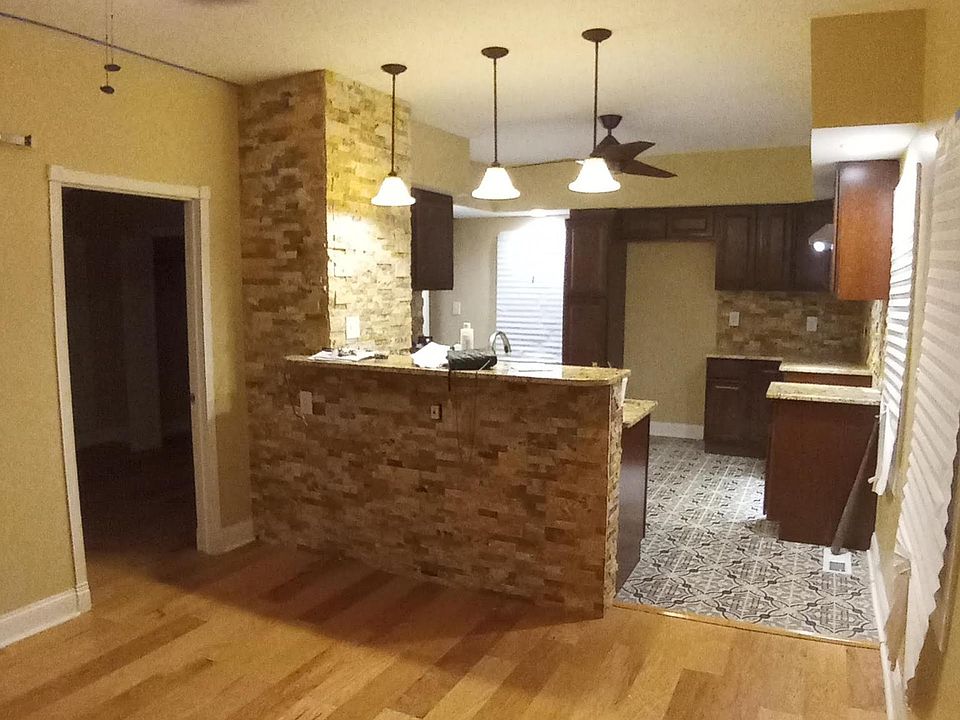 1st image of 152 Warwick Ave