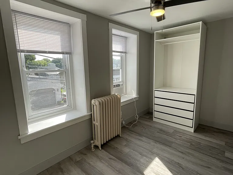 4718 Silverwood St — Photo 17
