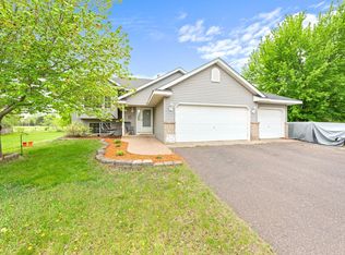 7639 Coventry Cir, North Branch, MN 55056