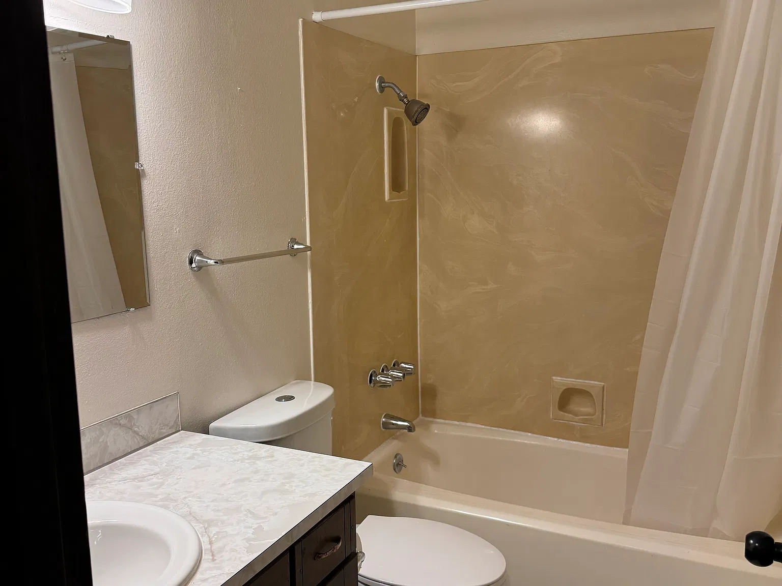 1015 Pioneer St — Photo 4