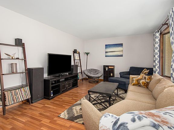 4th image of 3314 Caroline Dr