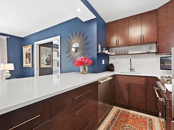 4th image of 20 E 9th St #4S