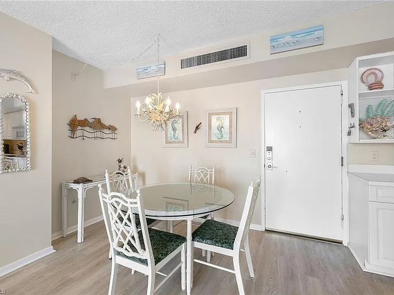 140 Seaview Ct #S902 — Photo 9
