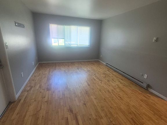 2nd image of 944-950 33rd St SE #948