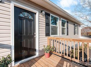 4647 16th Street Dr NE, Hickory, NC 28601