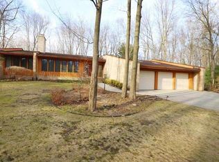 2200 Springwood Dr, Midland, MI 48640
