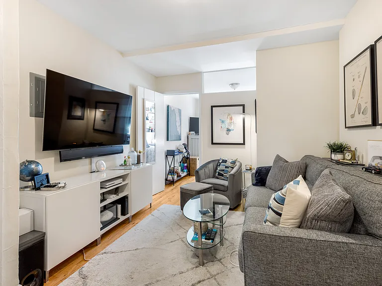 142 W 17th St #4RW — Photo 1