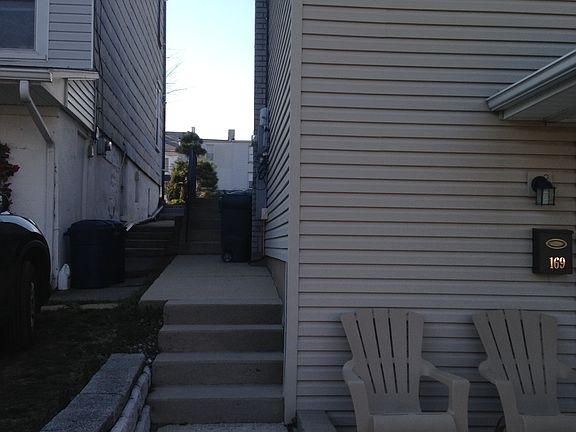 3rd image of 169 Green St