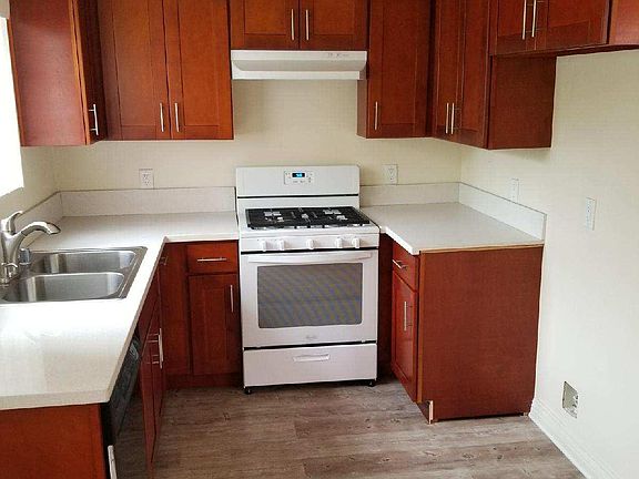 2nd image of 215 E Maple St APT 201