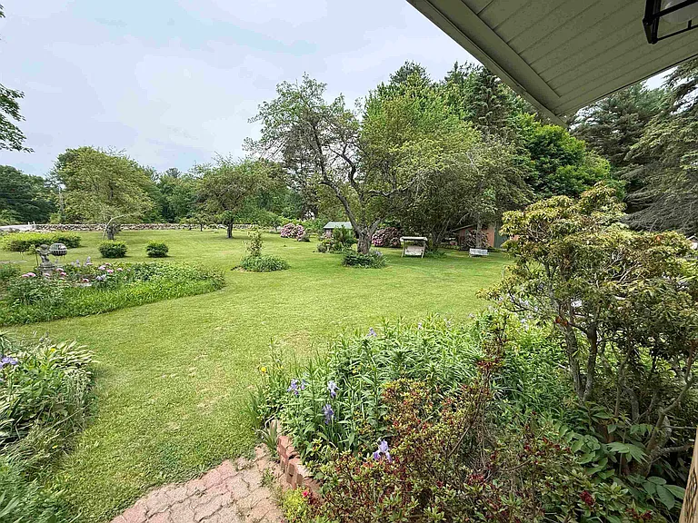 6 Griffin Ave #A — Photo 33
