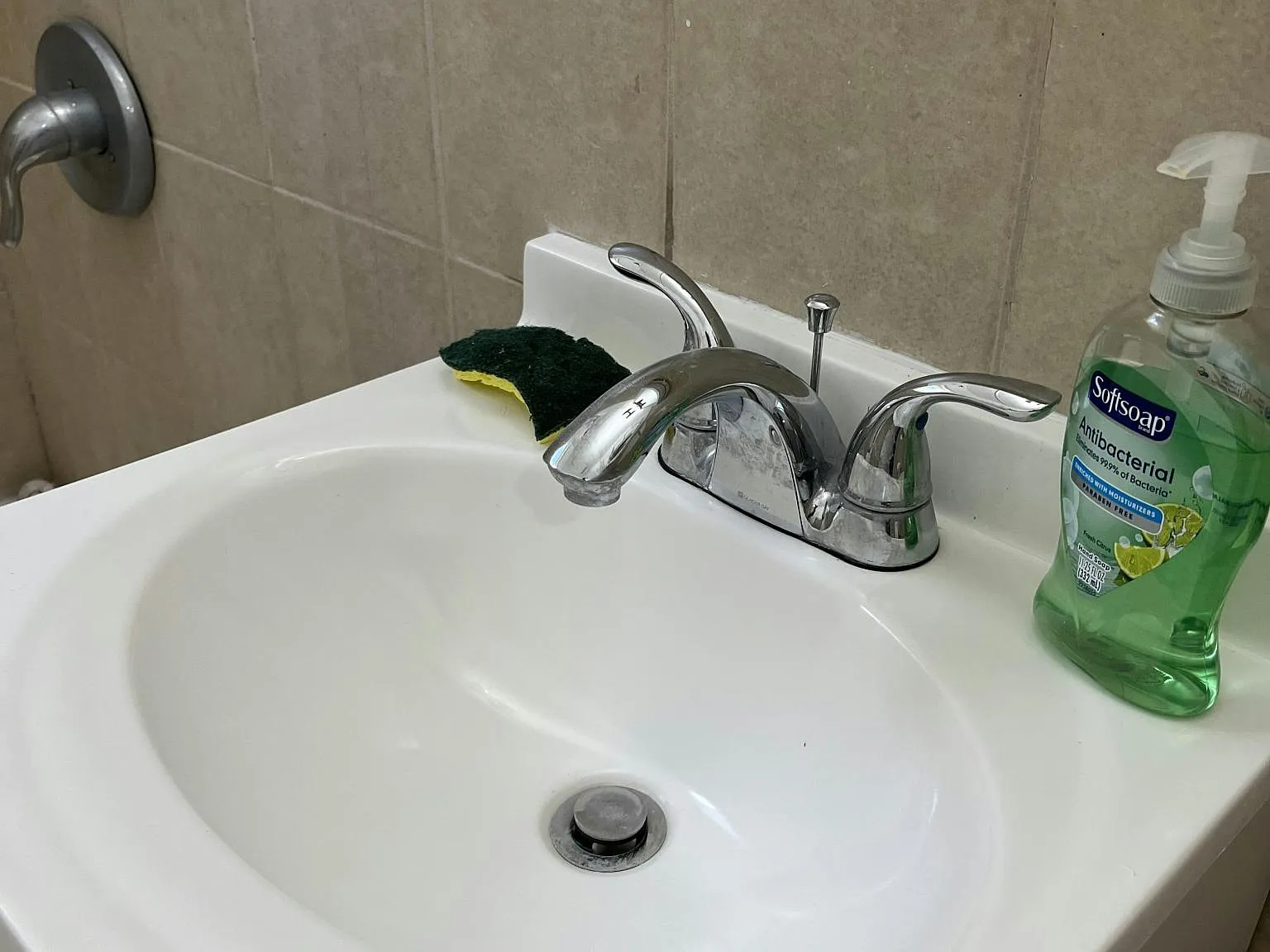 2 bed, 825 sqft, $2,400 — Photo 3