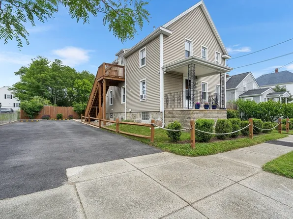 93 Belleville Rd, New Bedford, MA 02745