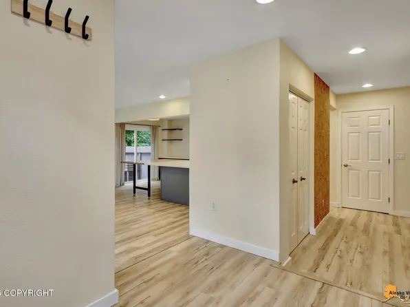 2224 Daybreak Ct, Anchorage, AK 99501