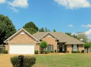 528 Laurelwood Dr, Flowood, MS 39232