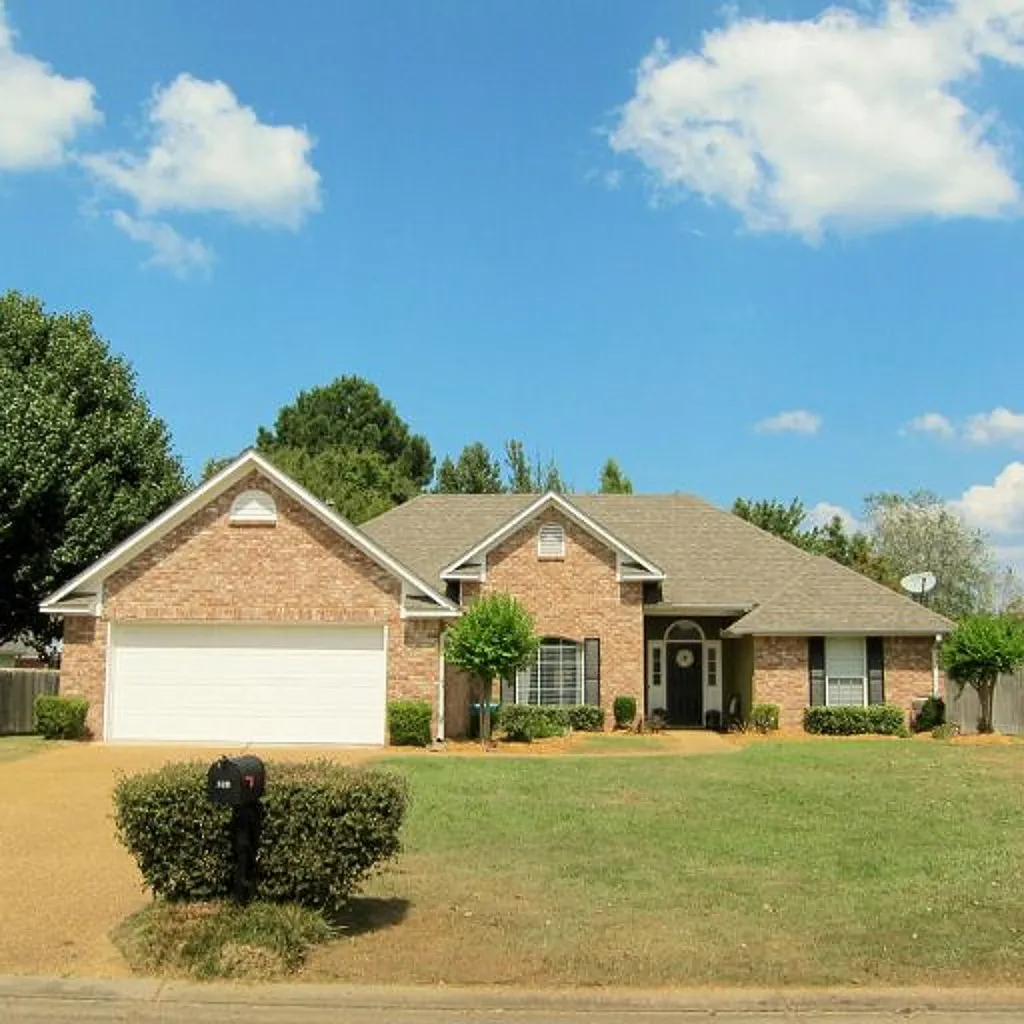 528 Laurelwood Dr photo 1