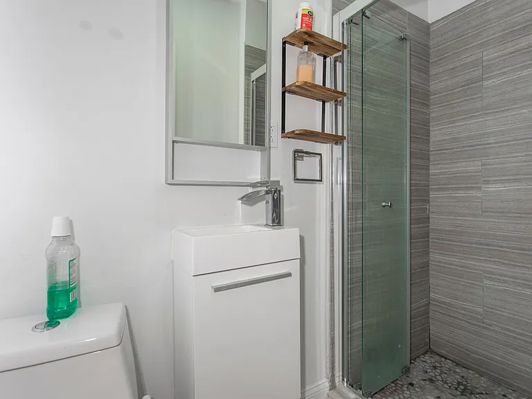 1629 Wallace St #1R — Photo 17