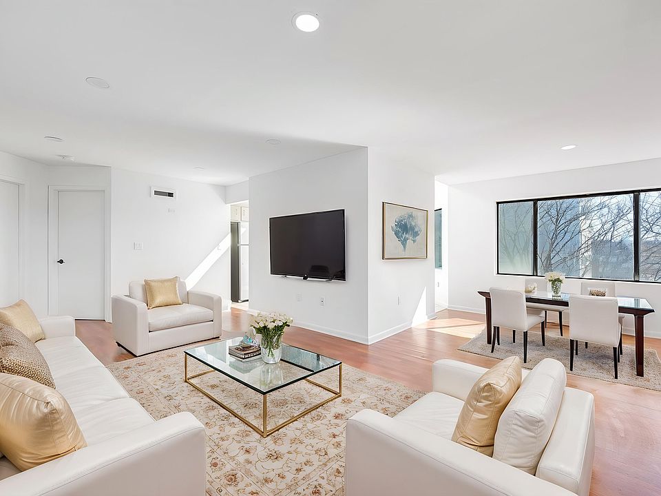 1st image of 850 Main St #303