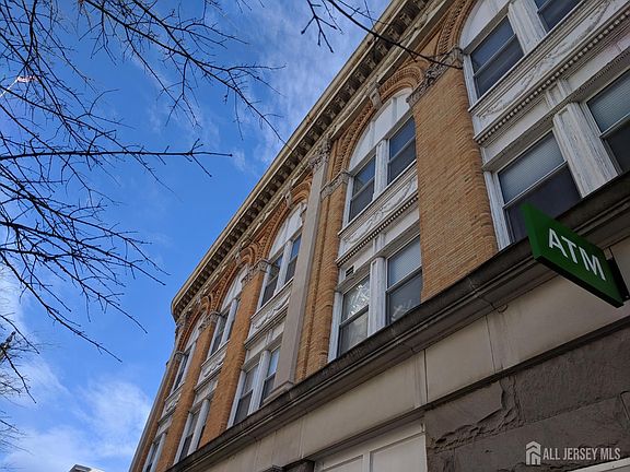 2nd image of 385 George St #2B